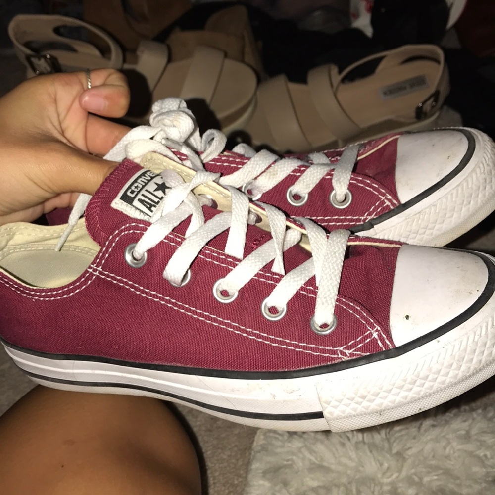 burgundy converse